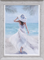 Lady with hat on the beach