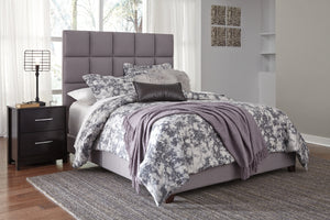 Dolante  Upholstered Bed